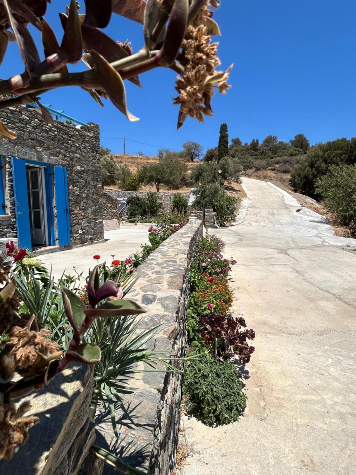 Thea Vouno Agia Pelagia (Kythira)